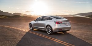 特斯拉Model 3官图公布: 配15英寸大号iPad缩略图