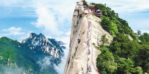 华山免门票一个月 旅游收入超亿元 “华山模式”给旅游的启示缩略图