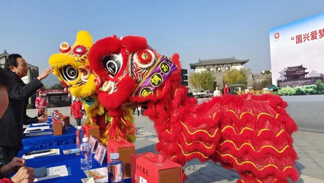 第一届饮水思源话汉江旅游文化艺术博览会第三站在襄阳成功举办 第一届饮水思源话汉江旅游文化艺术博览会第三站在襄阳成功举办