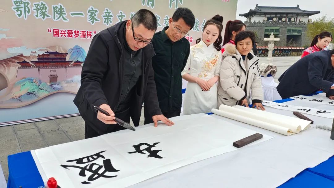 第一届饮水思源话汉江旅游文化艺术博览会第三站在襄阳成功举办