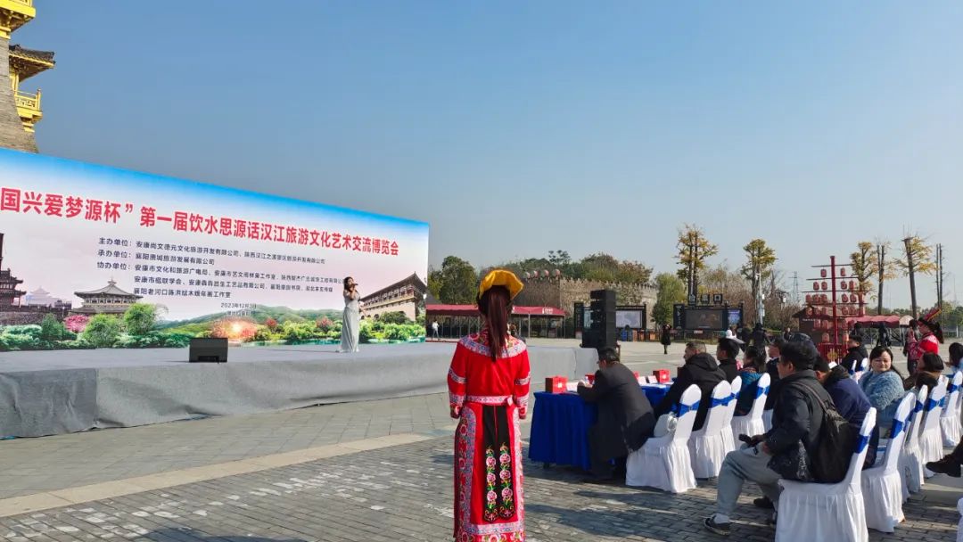 第一届饮水思源话汉江旅游文化艺术博览会第三站在襄阳成功举办 第一届饮水思源话汉江旅游文化艺术博览会第三站在襄阳成功举办