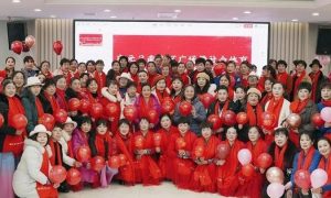 南郑区广场舞协会庆元旦社会体育指导员证颁发及年会联欢会展演活动隆重举行缩略图